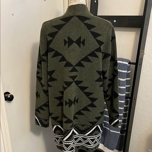 Frye Green Black Geometric Aztec Design Pockets Sweater Cardigan Boho Modern - Picture 5 of 12
